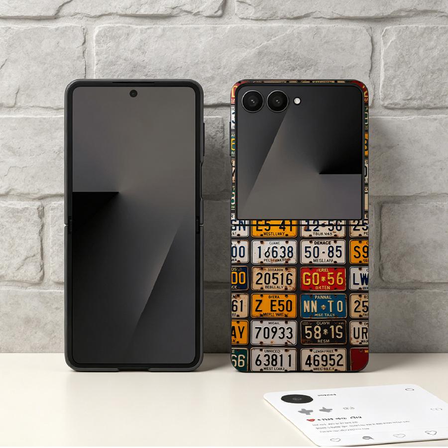 Retro License Plate Phone Cove - Phone Cases Z Flip 7 recensione e prezzo